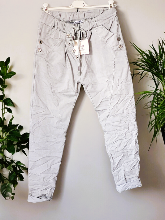 Jogpant mit Deko - Knöpfen in versch. Farben