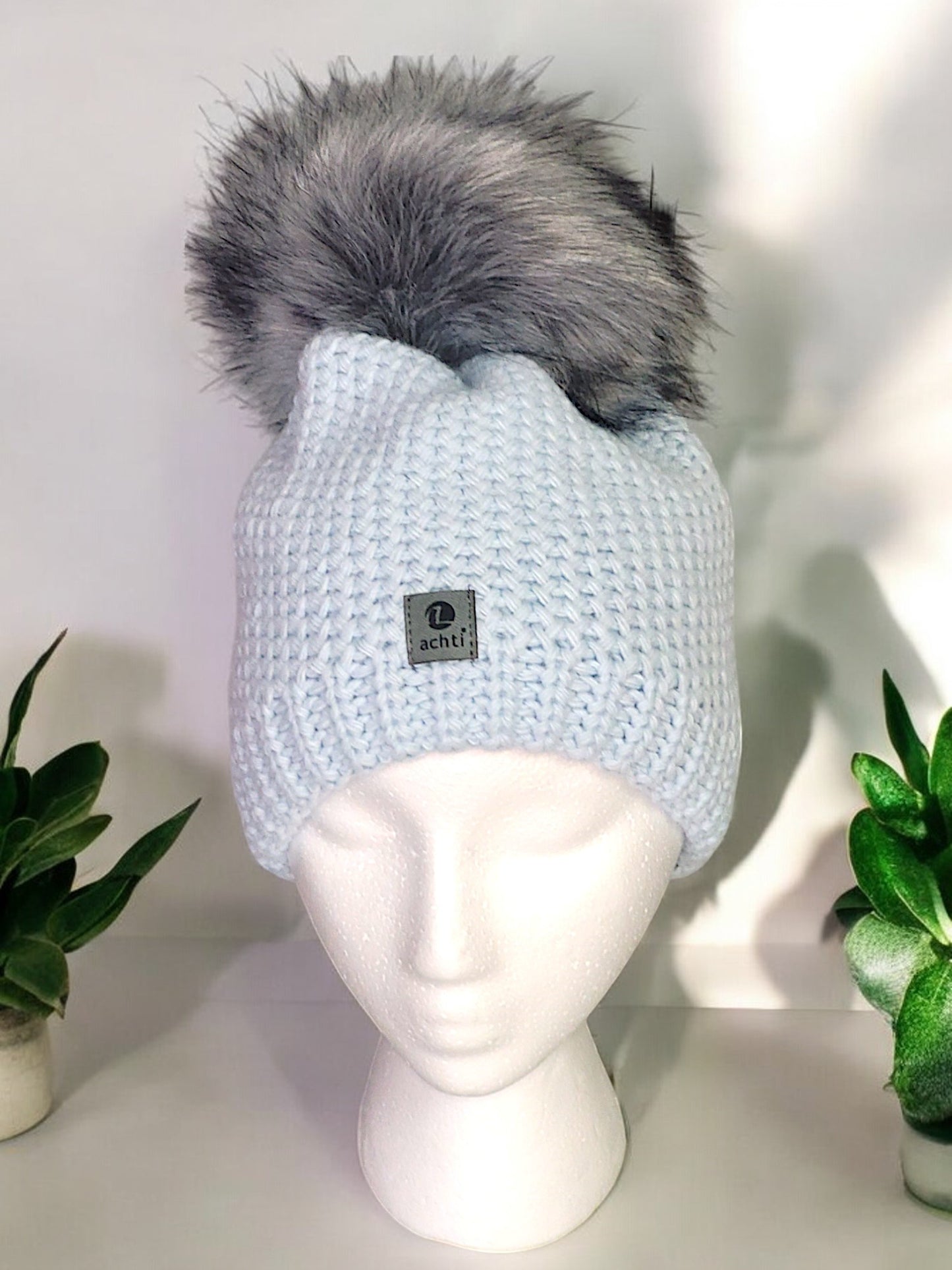 Mütze mit Kunstfell-Bommel in versch. Farben