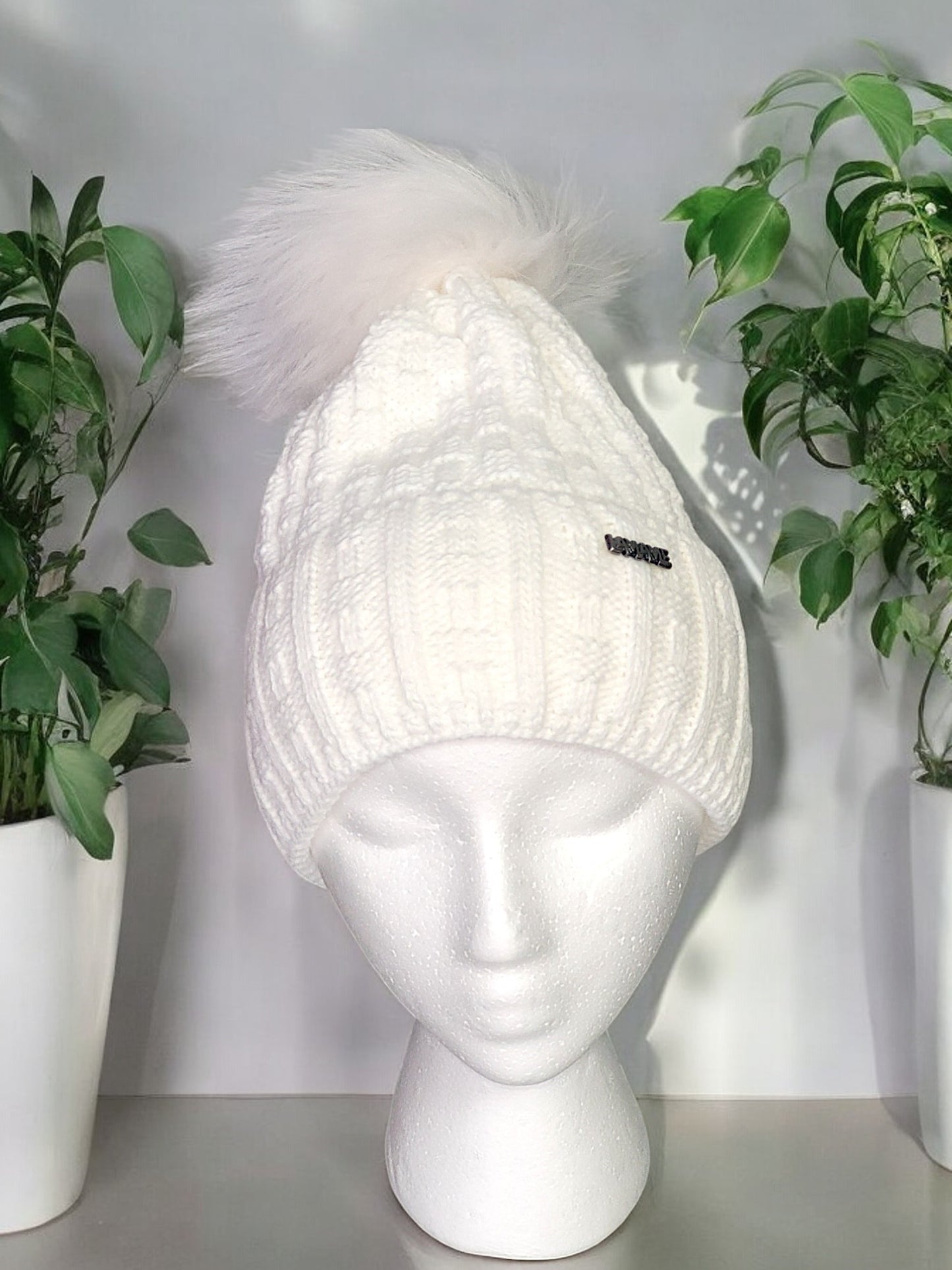 Wintermütze mit Bommel in versch. Farben