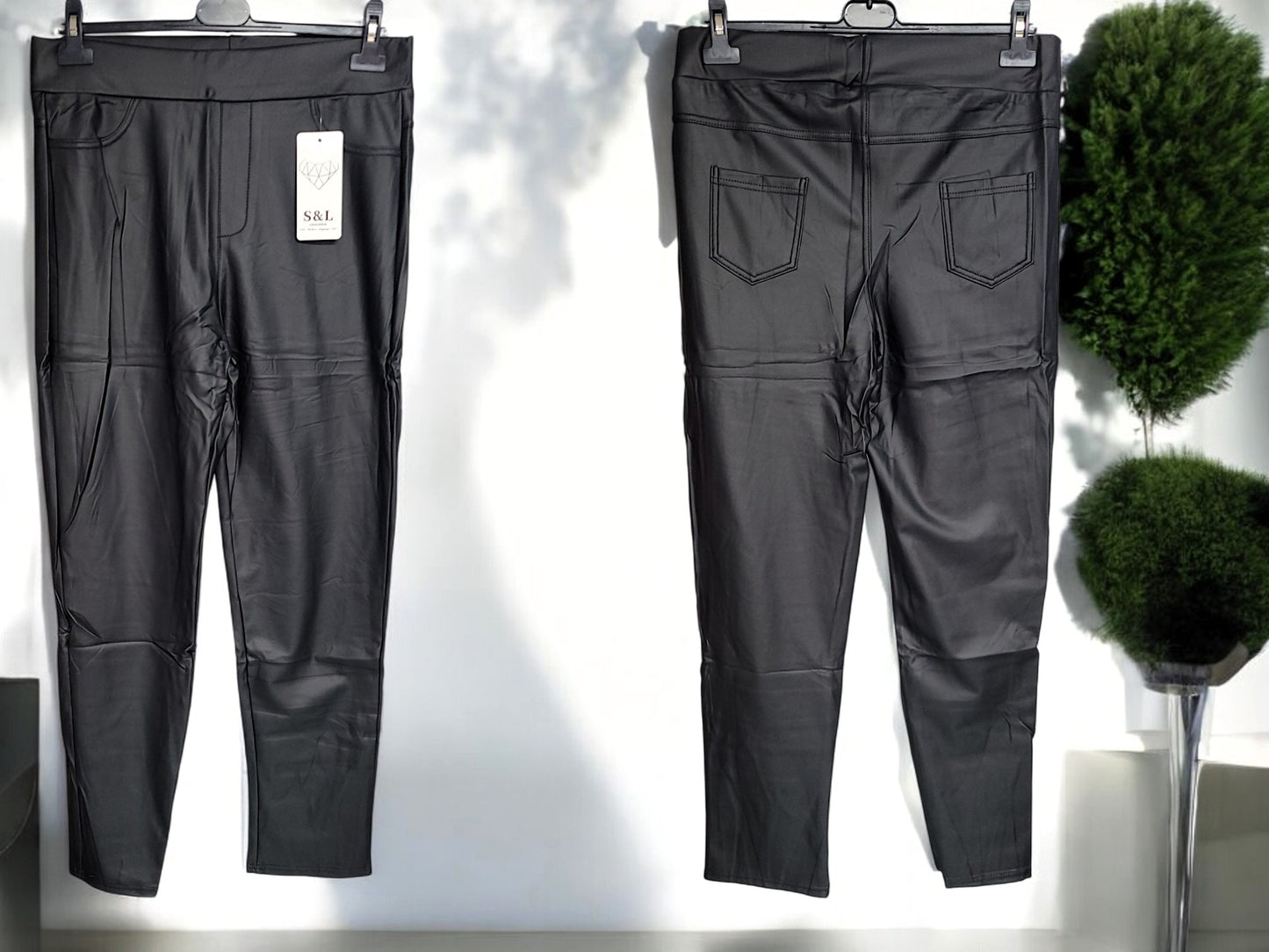 Gefütterte Kunstleder-Leggins mit Gesäßtaschen in versch. Größen