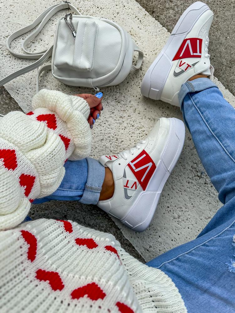 Sneaker in versch. Größen und Farben