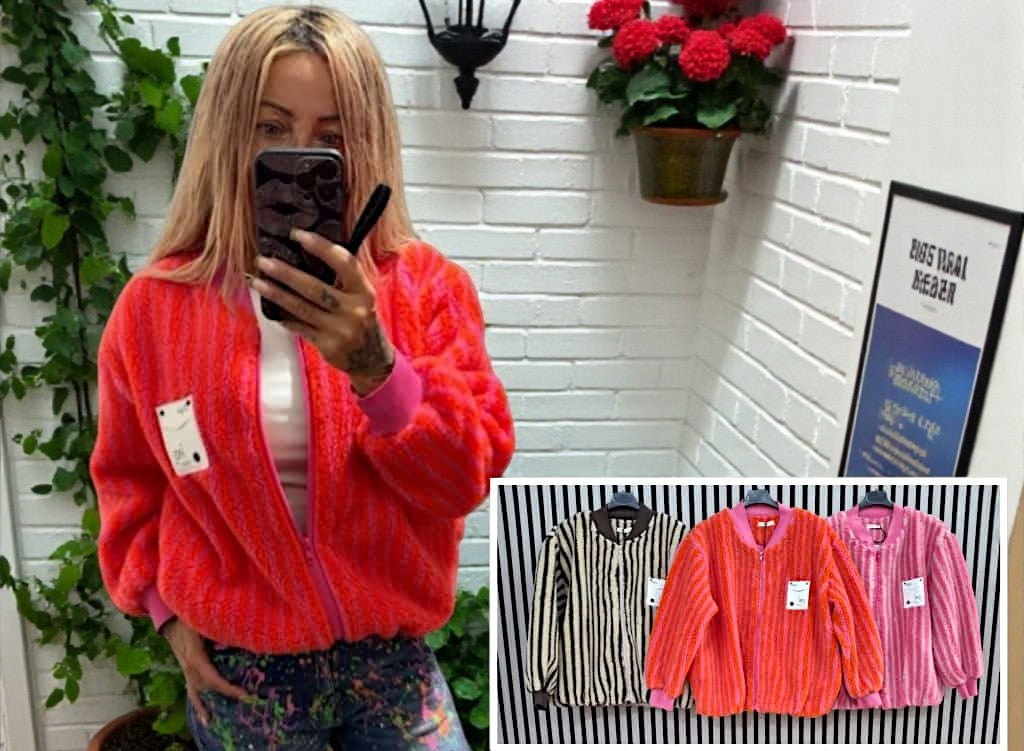🌈 Damen Teddyjacke „Color Vibes“ – Flauschige Kurzjacke mit Streifen-Design – Gr. 38–42