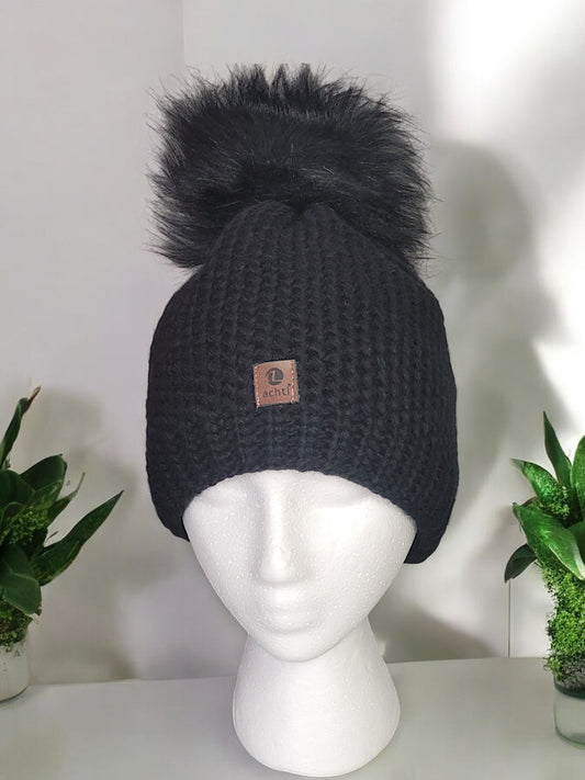 Mütze mit Kunstfell-Bommel in versch. Farben