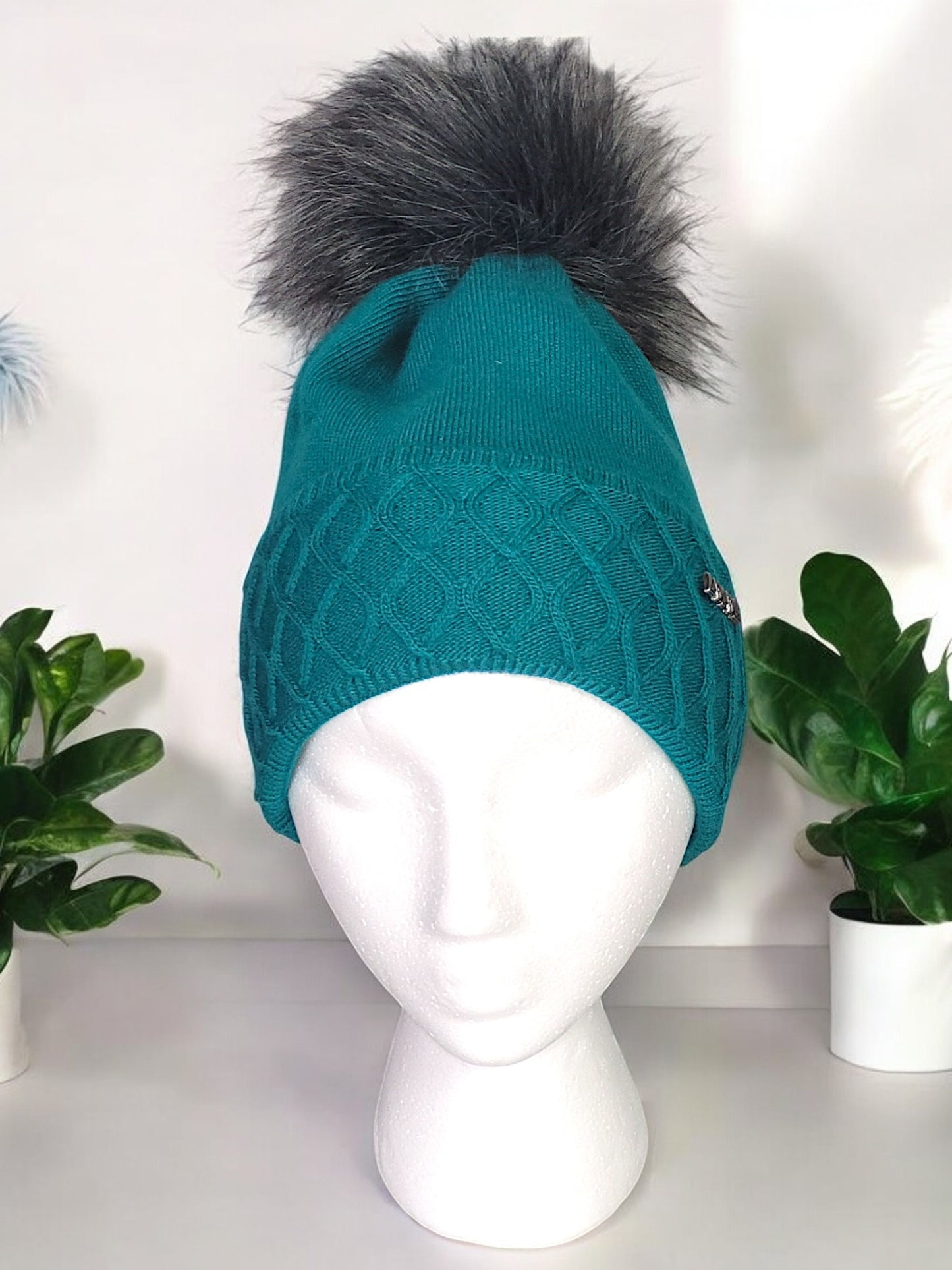 Stylische Bommel-Mütze in versch. Farben