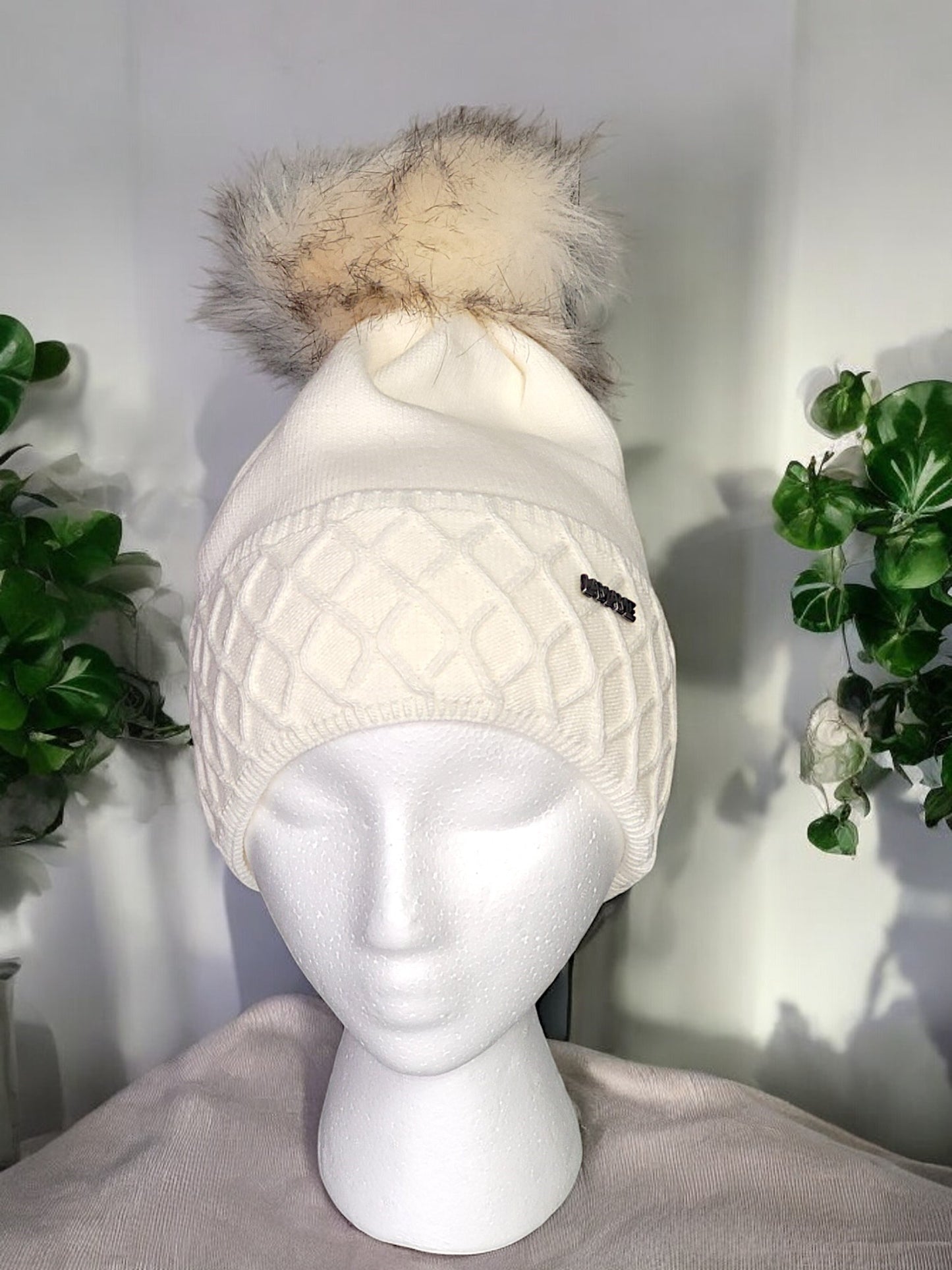 Stylische Bommel-Mütze in versch. Farben