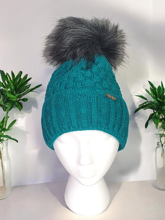 Wintermütze mit Bommel in versch. Farben