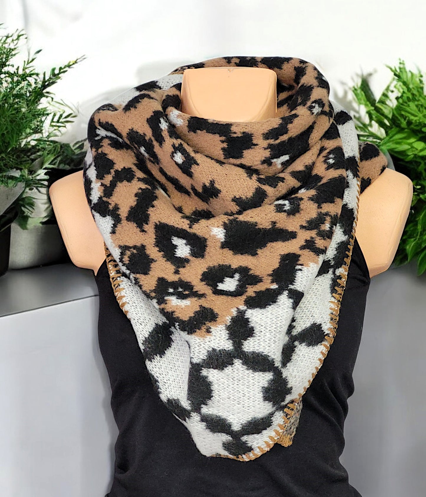 Großer kuschliger Leo-Dreiecksschal