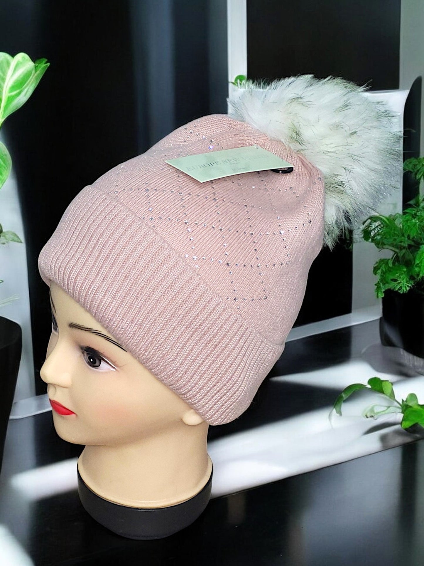 Mütze mit Bommel und Strass in versch. Farben