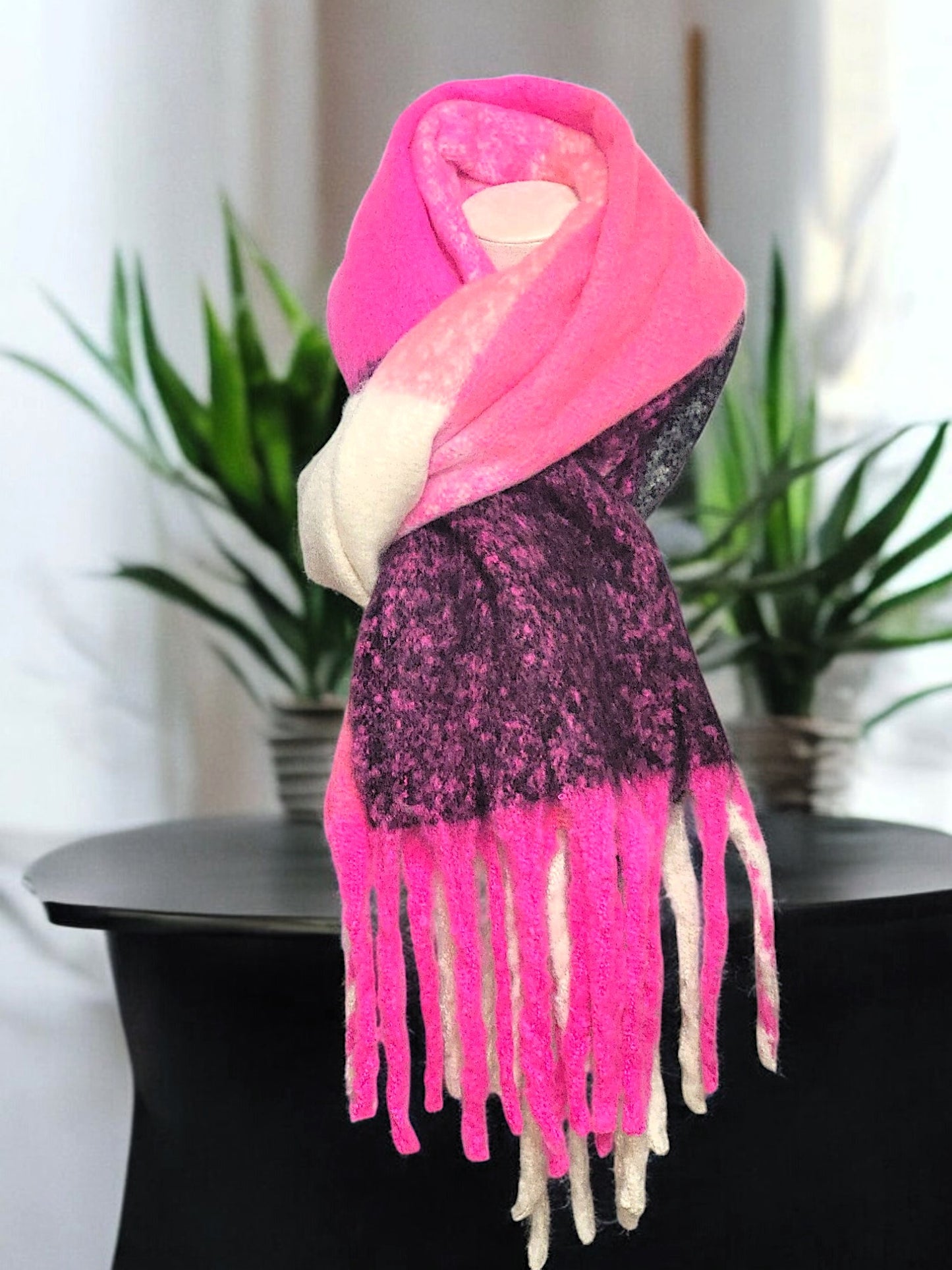 Schal mit Franzen in versch. Farben