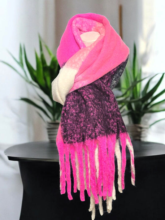 Schal mit Franzen in versch. Farben