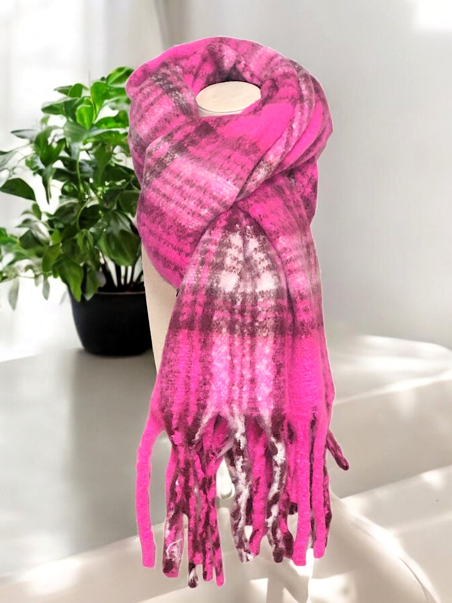 Schal mit Franzen in versch. Farben