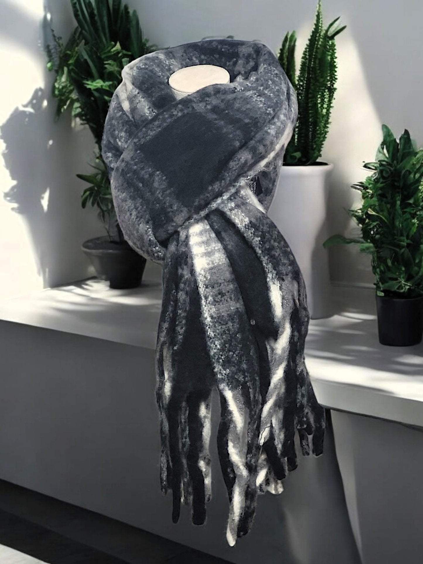 Schal mit Franzen in versch. Farben