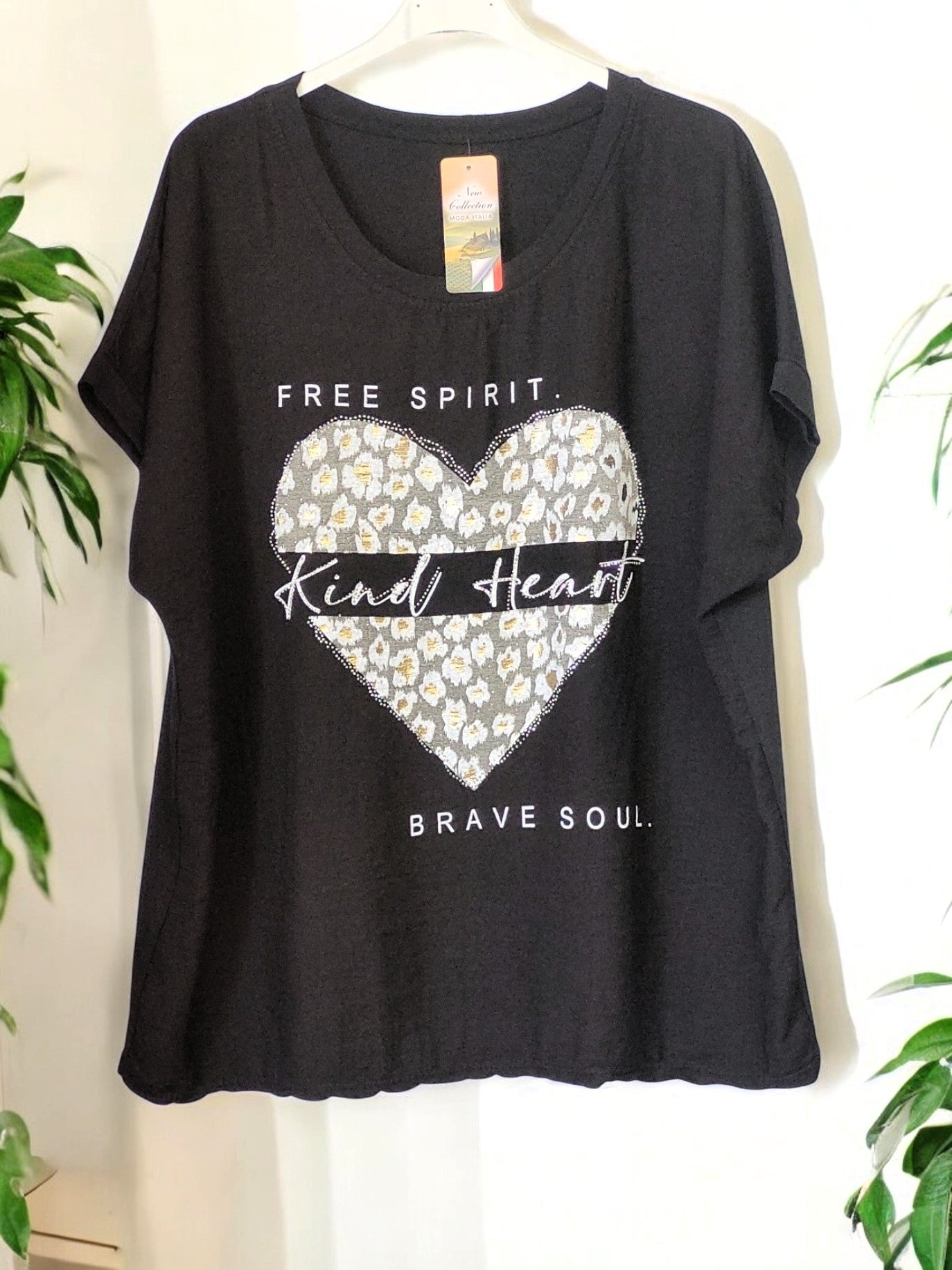 🌟 T-Shirt „Free Spirit – Kind Heart“ – 8 Farben – Gr. 36–42 – mit Leo-Herz & Glitzersteinchen 💕🖤