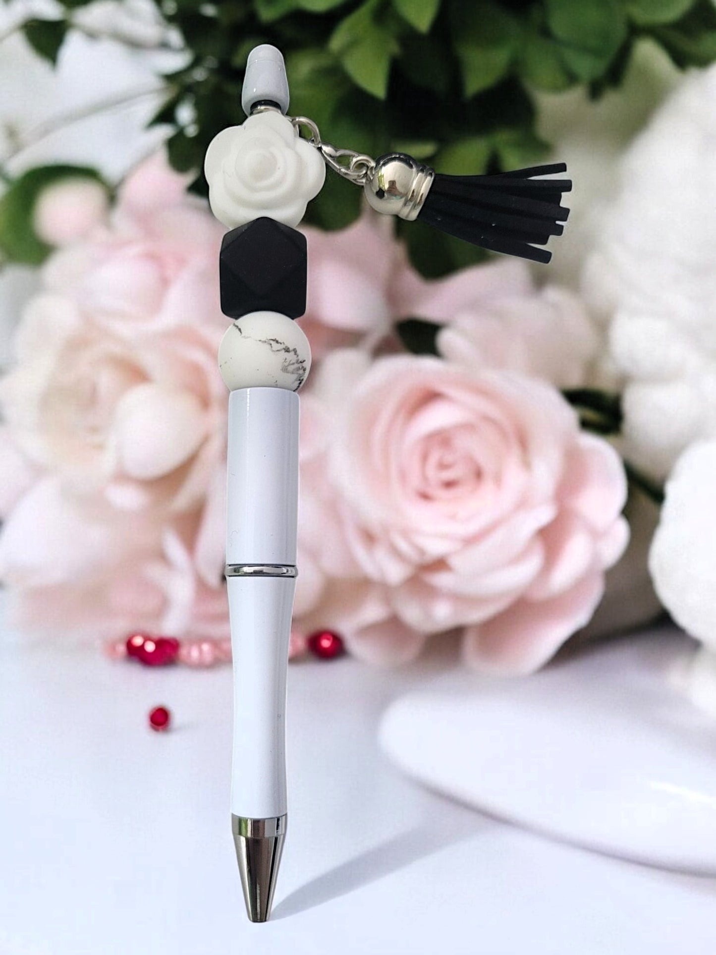 🖊️🌼🖤 Rose‑Tassel Kugelschreiber – 5 Varianten – HANDGEFERTIGTES UNIKAT ✨