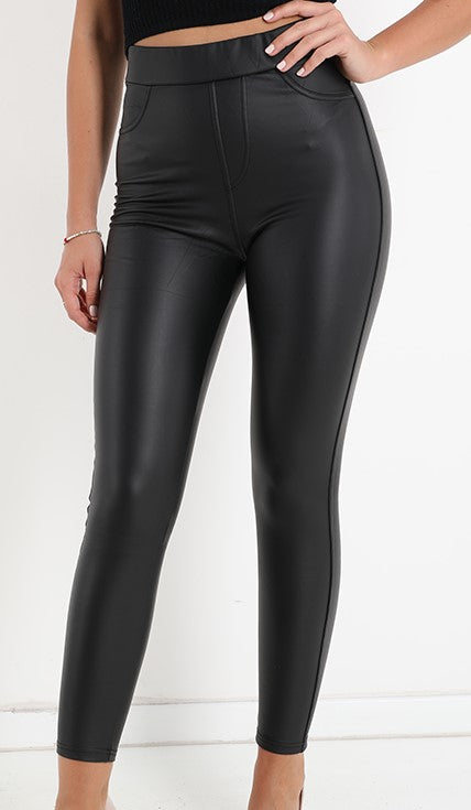 Gefütterte Kunstleder-Leggins mit Gesäßtaschen in versch. Größen