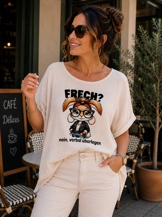 🐰✨ Blusen-Shirt „Frech? Nein, verbal überlegen“ – Dein neues Lieblingsshirt! 💙🤍