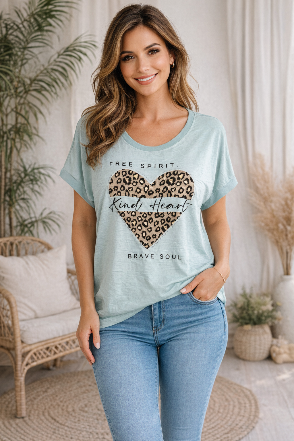 🌟 T-Shirt „Free Spirit – Kind Heart“ – 5 Farben – Gr. 36–42 – mit Leo-Herz & Glitzersteinchen 💕🖤