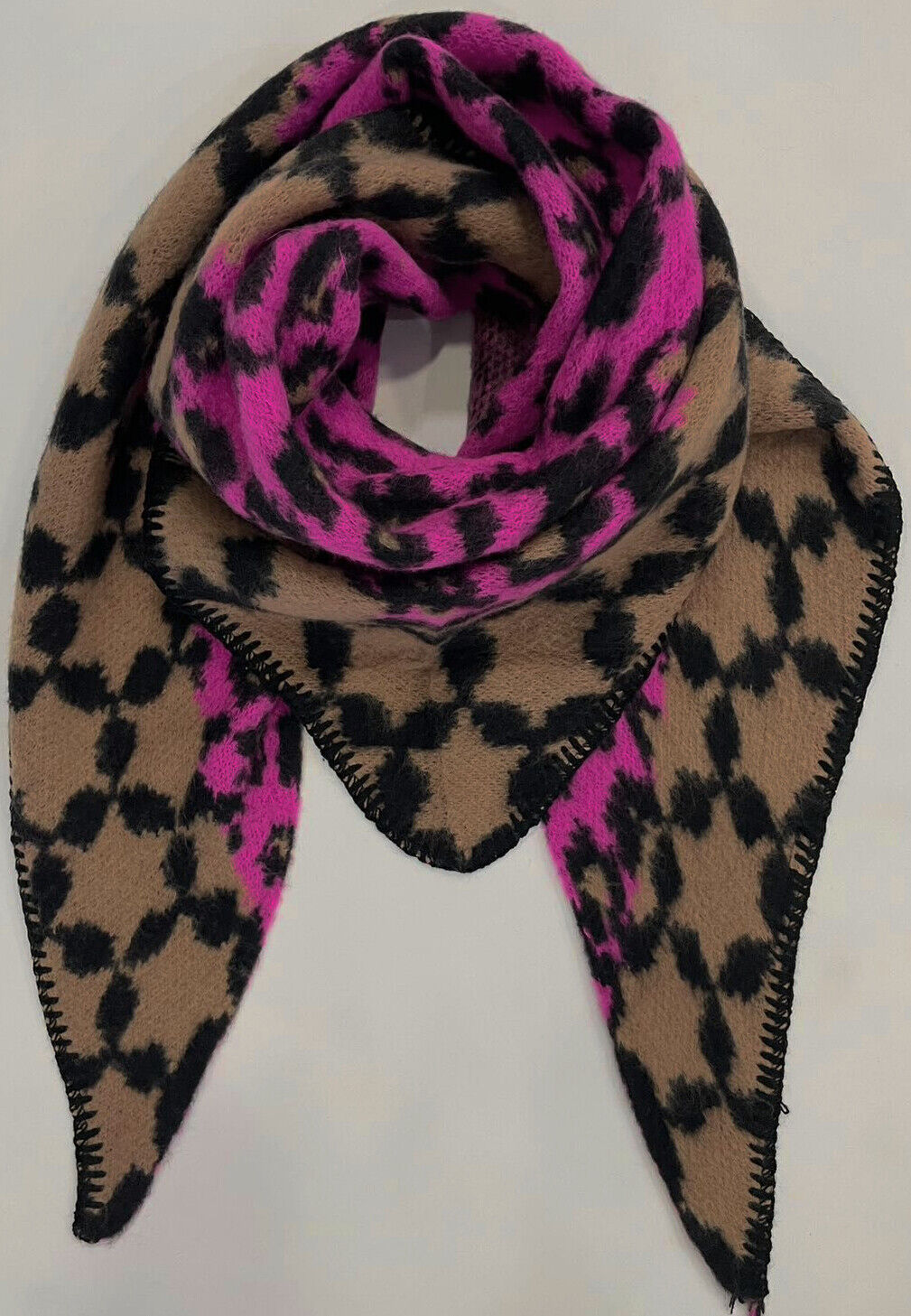 Großer kuschliger Leo-Dreiecksschal