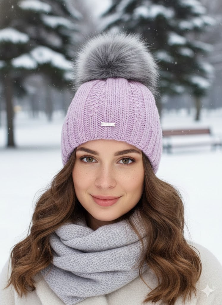✨ Strick-Wintermütze mit XXL-Fellbommel – in 2 Farben ✨
