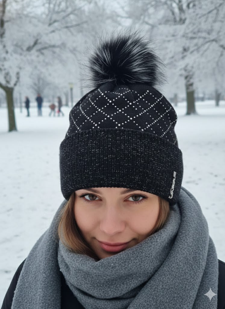 ✨ Wintermütze mit Fellbommel & Glitzer-Details – in 4 Farben ✨