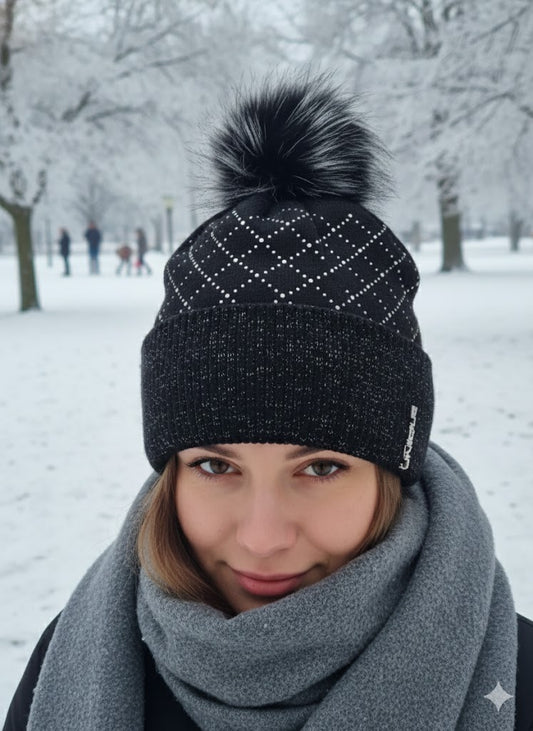 ✨ Wintermütze mit Fellbommel & Glitzer-Details – in 4 Farben ✨