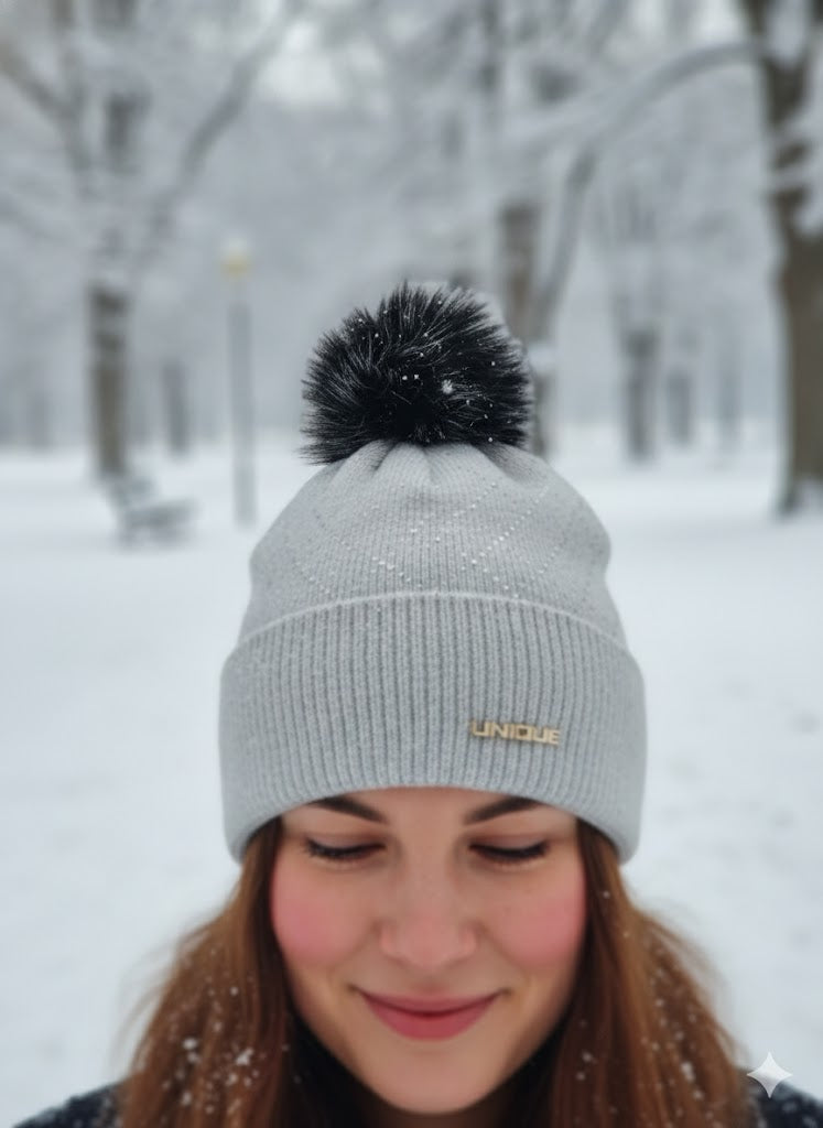 ✨ Wintermütze mit Fellbommel & Glitzer-Details – in 4 Farben ✨