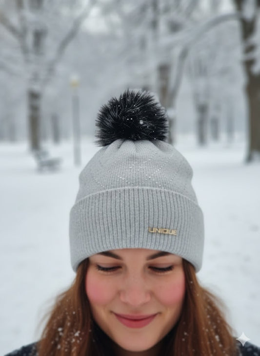 ✨ Wintermütze mit Fellbommel & Glitzer-Details – in 4 Farben ✨