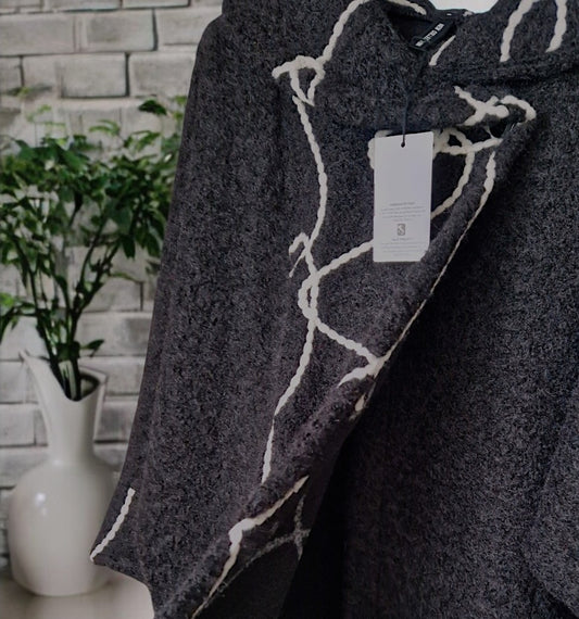 🧥 Teddy-Kurzmantel Schwarz mit Muster – Gr. 42–48