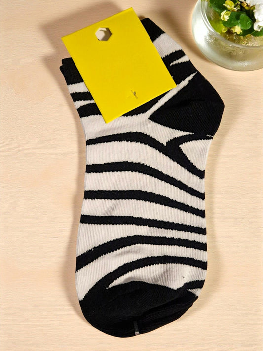 🦓🧦 Zebra-Söckchen – Gr. 36–41 – 2 Farben: Pink-Weiß & Schwarz – stylisch, wild & bequem! 💥🌈